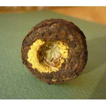 Черный мини шу пуэр с жёлтой хризантемой «Цзинлун» 
