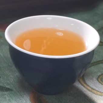 Прессованный выдержанный белый чай Шоу Мэй Лао Бай Ча «Брови Долголетия» блинчик 200 гр. 2009г