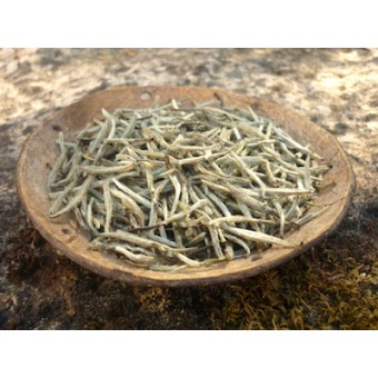 Купить Белый чай Бай Хао Инь Чжень «Беловорсистые серебряные иглы»