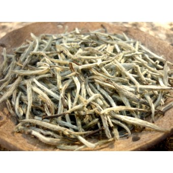 Белый чай Бай Хао Инь Чжень «Беловорсистые серебряные иглы»