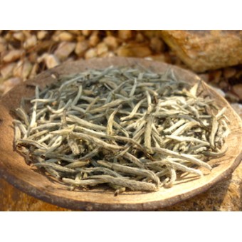 Белый чай Бай Хао Инь Чжень «Беловорсистые серебряные иглы»
