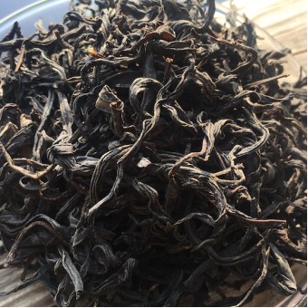 Гуандунский красный чай Фэнхуан Удун Дуцзюань Даньцун Хунча  «Отдельные кусты с гор Феникса. Азалия с горы Удун»