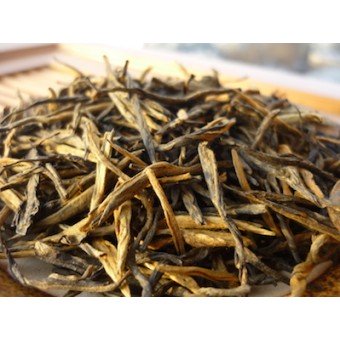 Красный чай Фэнцин Хун Цзянь «Красные стрелы из Фэнцина»