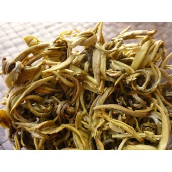 Зелёный чай Люй Лун Чжу «Зелёная жемчужина» 