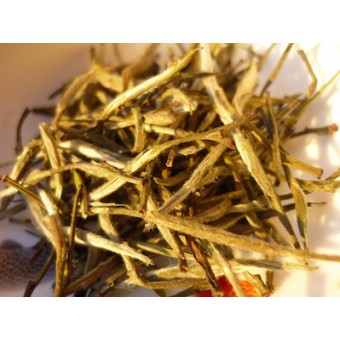 Желтый чай Цзюньшань Инь Чжень «Серебряные иглы с гор бессмертных»
